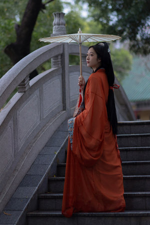 久久碰碰人妻国产二区